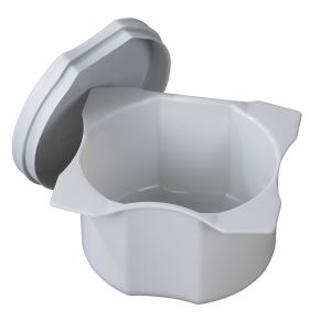 Kunststoffbecher mit Deckel