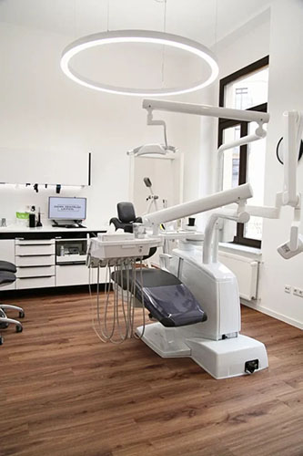 dentled-pvr-150-vollspektrumleuchten-in-zahnarztpraxis-in-leipzig-2-533x800