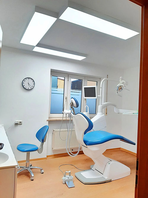 dr-schaubschlaeger-dentled-dl120-led-panels-zahnbehandlungsraum-2-scaled